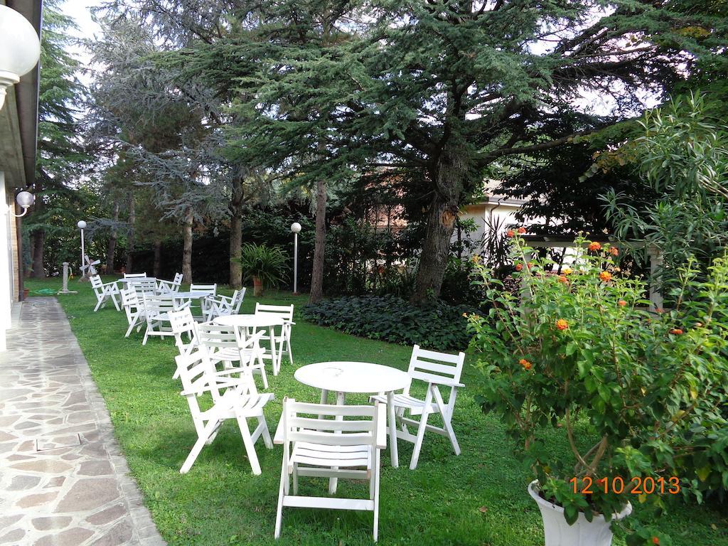 Park Hotel Castel San Pietro Terme Exteriör bild